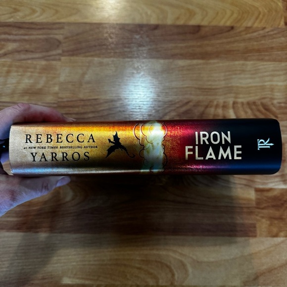 REBECCA YARROS IRON FLAME SPECIAL ED HARDCOVER BLACK SPRAYED EDGES 1ST EDITION - Picture 3 of 8